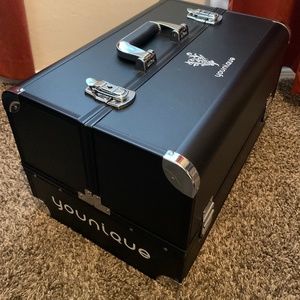 Younique large trunk